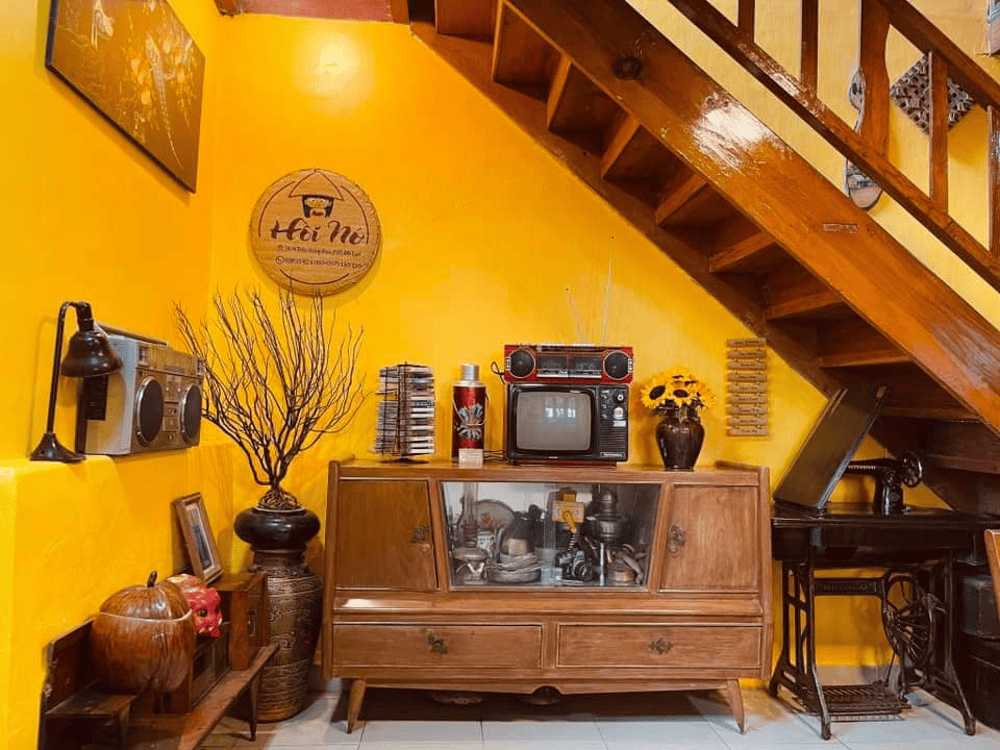 Hồi Nớ – quán cơm Việt đậm chất miền Trung, không chỉ níu chân thực khách bằng món ngon dân dã mà còn bởi không gian hoài niệm, gần gũi như trở về tuổi thơ. (Nguồn: Facebook Ngọc Huyền)